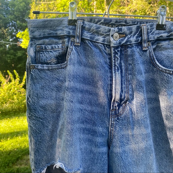 American Eagle Ripped Curvy Mom Jeans - Picture 3 of 8